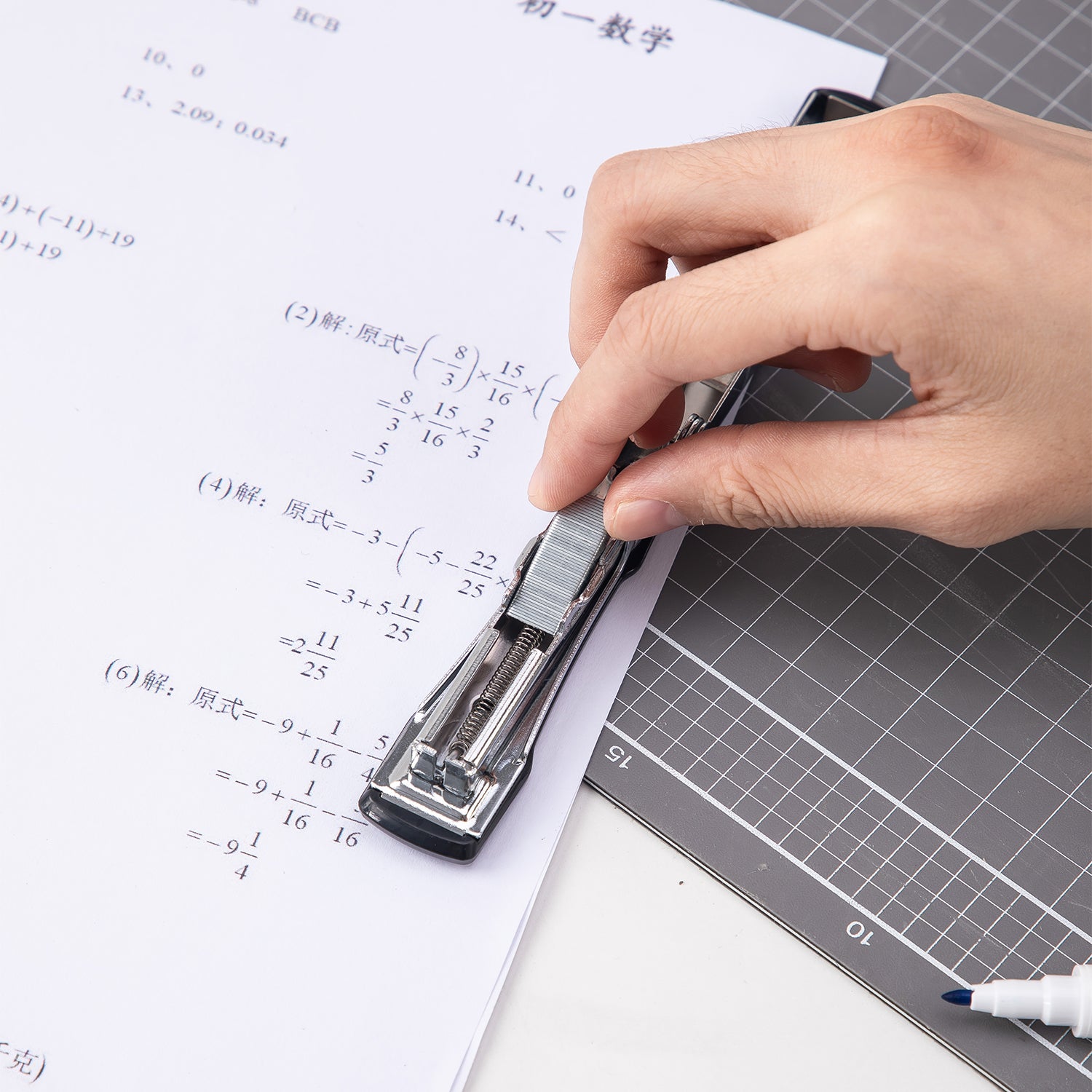 Deli Staples-10 | For small staplers | Anti-corrosion zinc surface | Smooth stapling