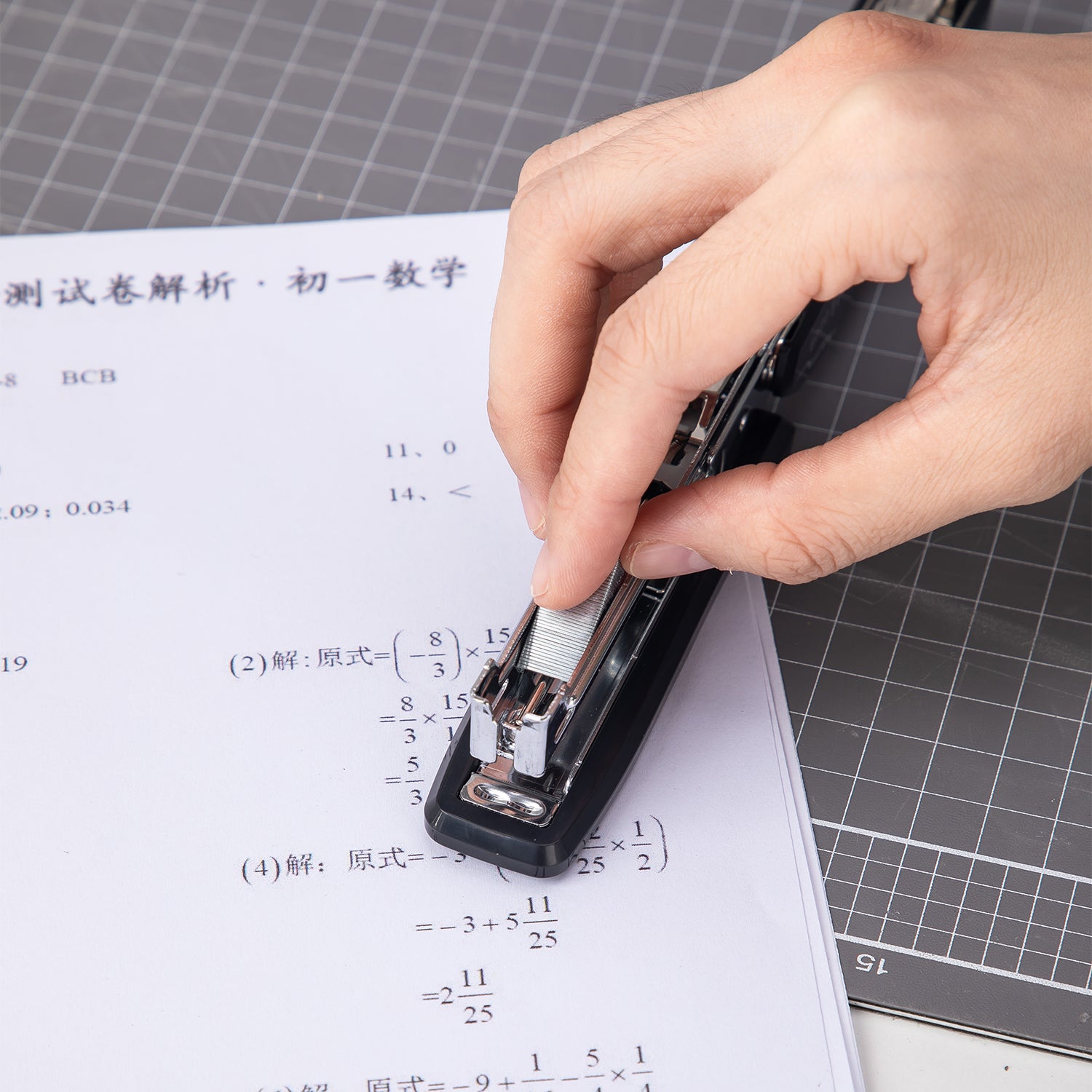 (E0012N) Deli Staples-12